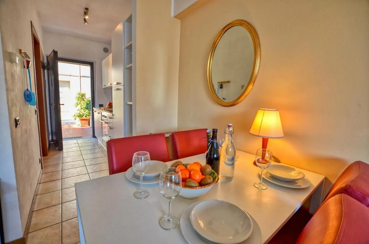 2-Bedroom Airconditioned Lakeview Apartment Аккуазериа
