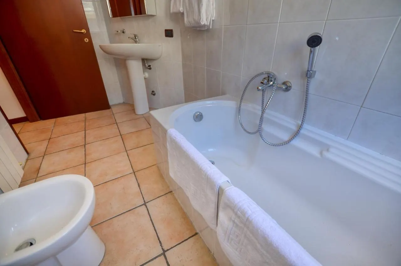 2-Bedroom Airconditioned Lakeview Apartment Аккуазериа
